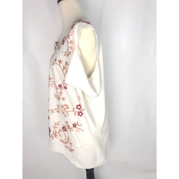 LUCKY BRAND WOMEN'S PLUS FLORAL EMBROIDERED TOP - Picture 3 of 6